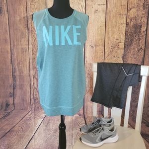 Woman's nike top